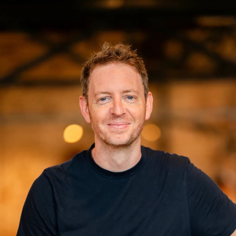 Headshot of Lee Dyer